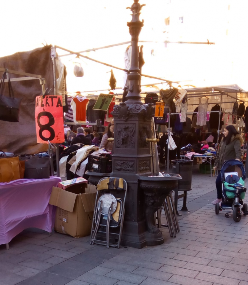 La font de la plaça Corsini abocador els dies de Mercat