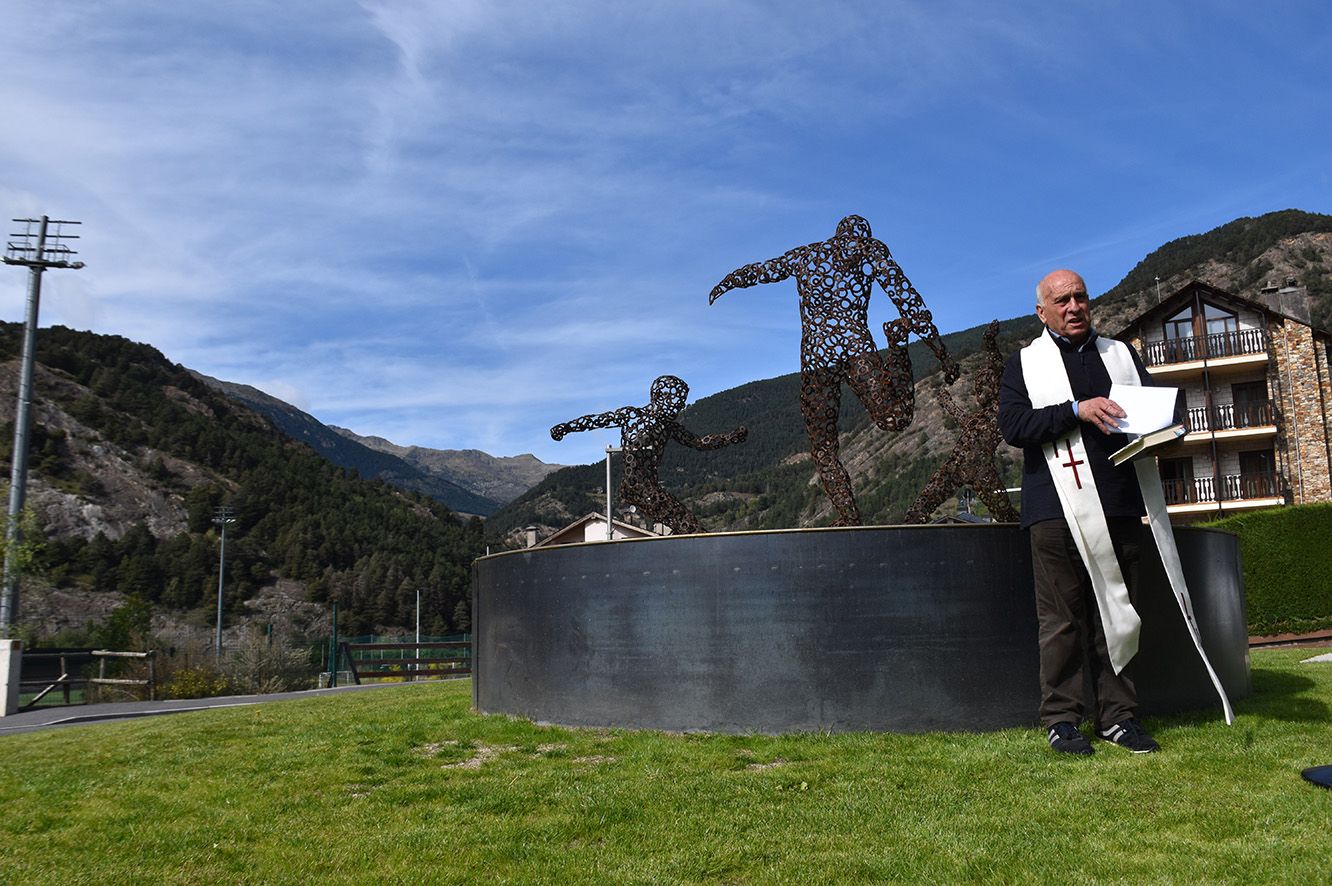 El párráctico, Joan Fenosa, durante la inauguración de la escultura 'Esfuerzo, Destreza y Pasión'