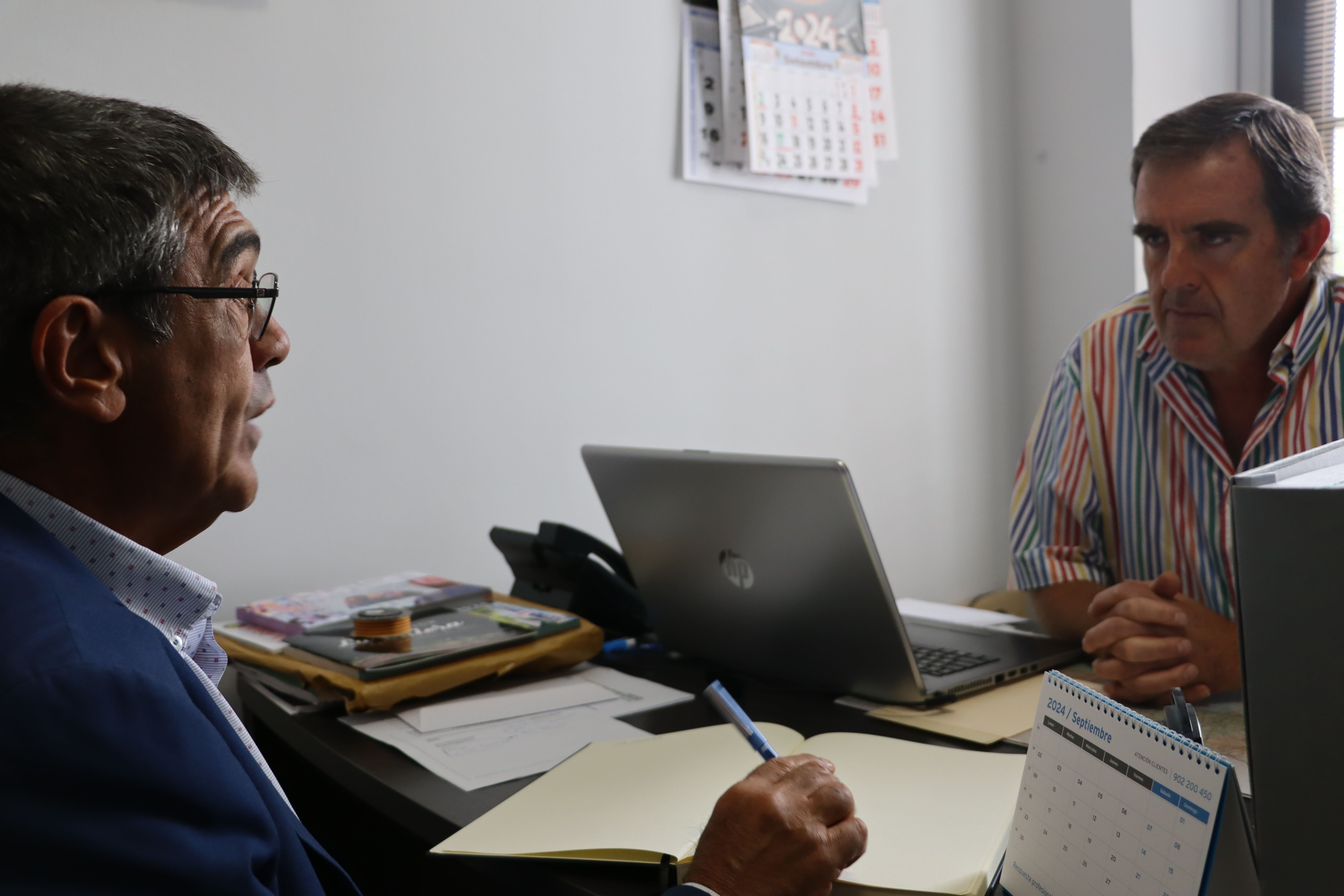 El delegat del Govern a les Terres de l'Ebre, Joan Castor Gonell, amb l'alcalde de la Galera, Ramon Agustí Muñoz