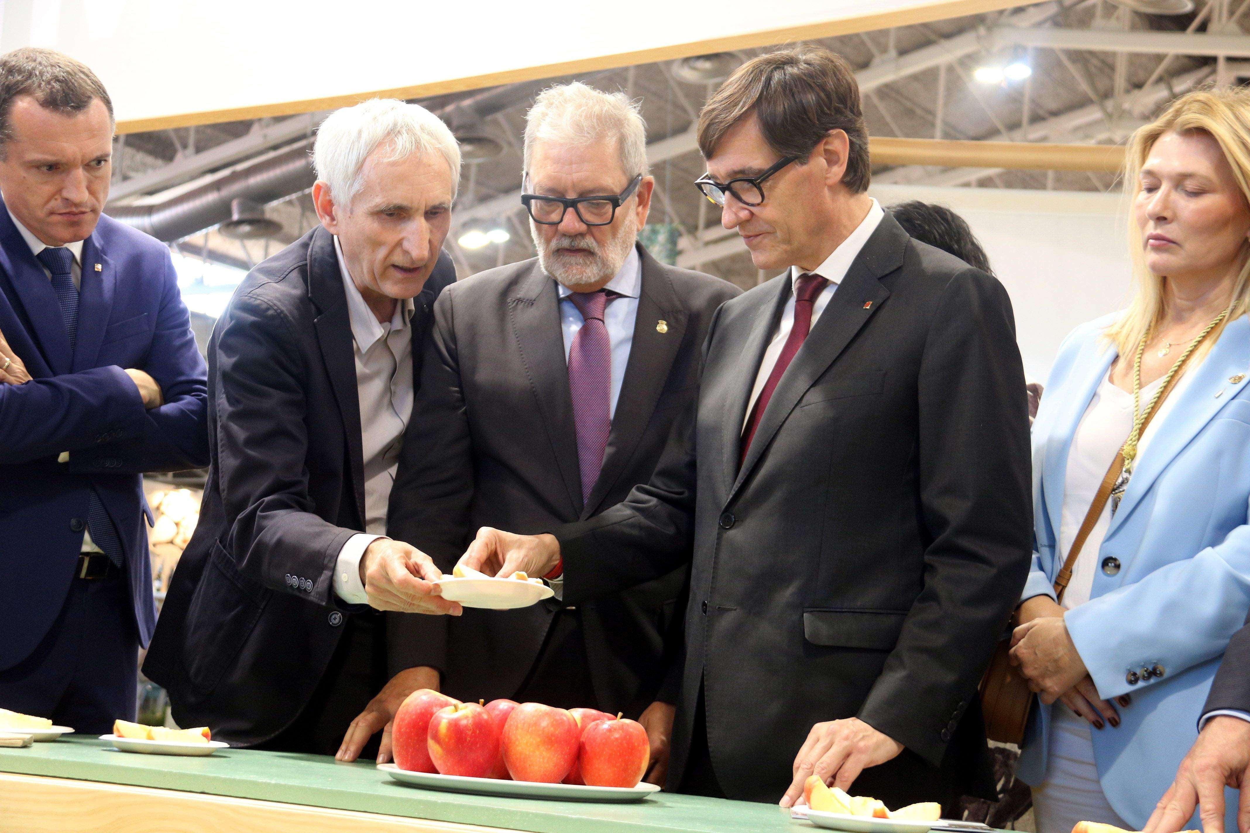 Salvador Illa i Fèlix Larrosa en la 70a Fira de Sant Miquel