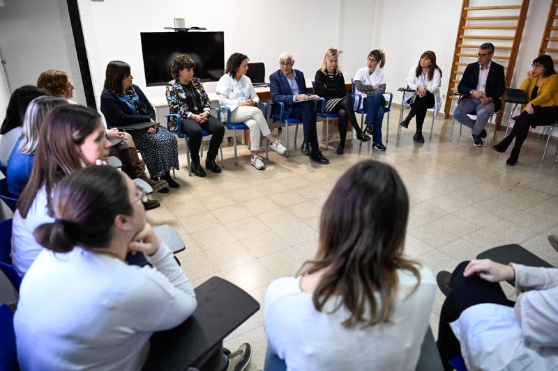 El consejero de Salud reunido con profesionales del CAP Flix | Autor: Departamento de Salud