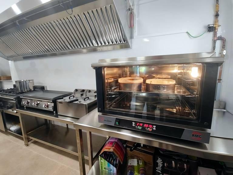 Alumnos de FP estrenan la cocina del Esplai de la Gent Gran d'Altafulla