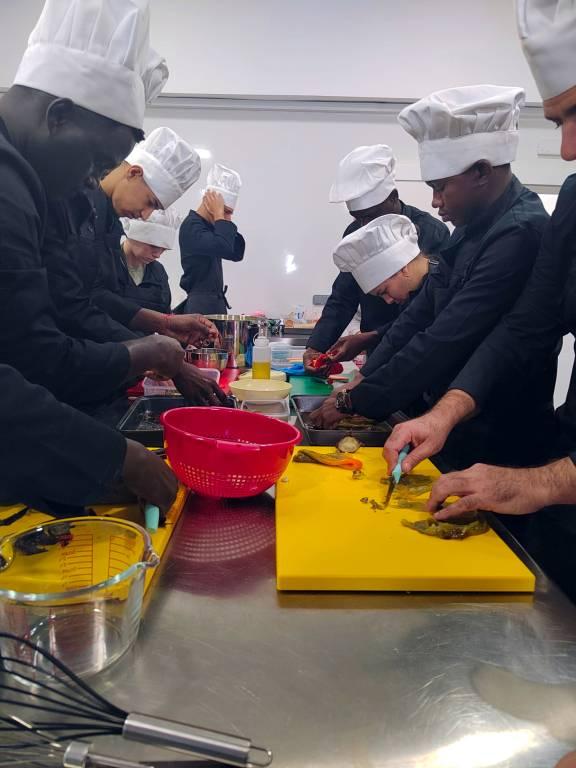 Alumnos de FP estrenan la cocina del Esplai de la Gent Gran d'Altafulla