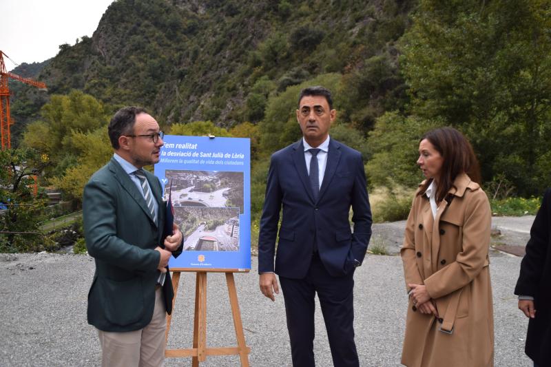 El jefe de Gobierno, Xavier Espot, el ministro de Territorio y Urbanismo, Raul Ferré, y la cónsul menor de Sant Julià de Lòria, Sofia Cortesao