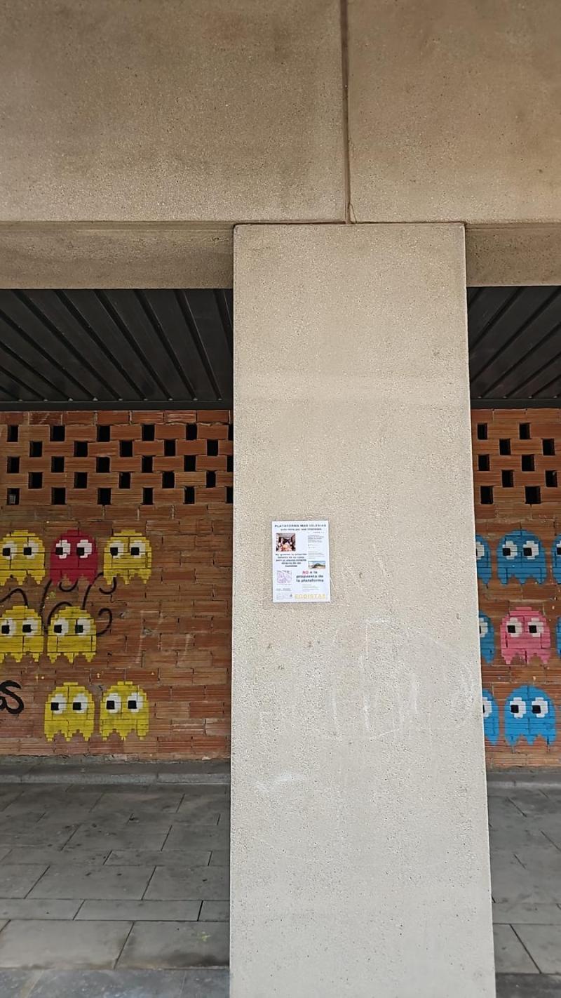 cartell en contra de la plataforma mas iglesias