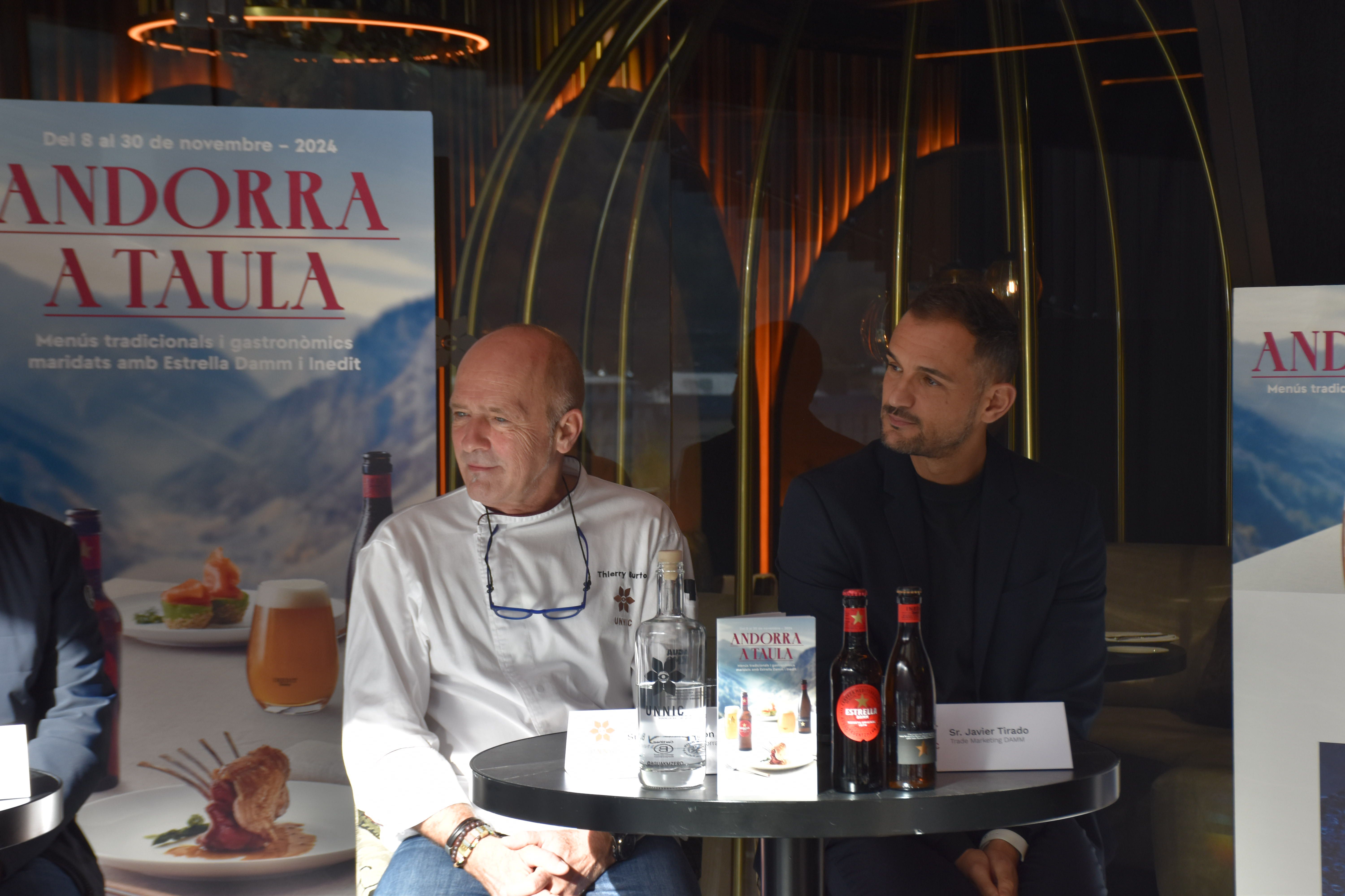 Javier Tirado, y el chef ejecutivo de Unnic, Thierry Burton, durante la presentación del Andorra en Mesa 2024