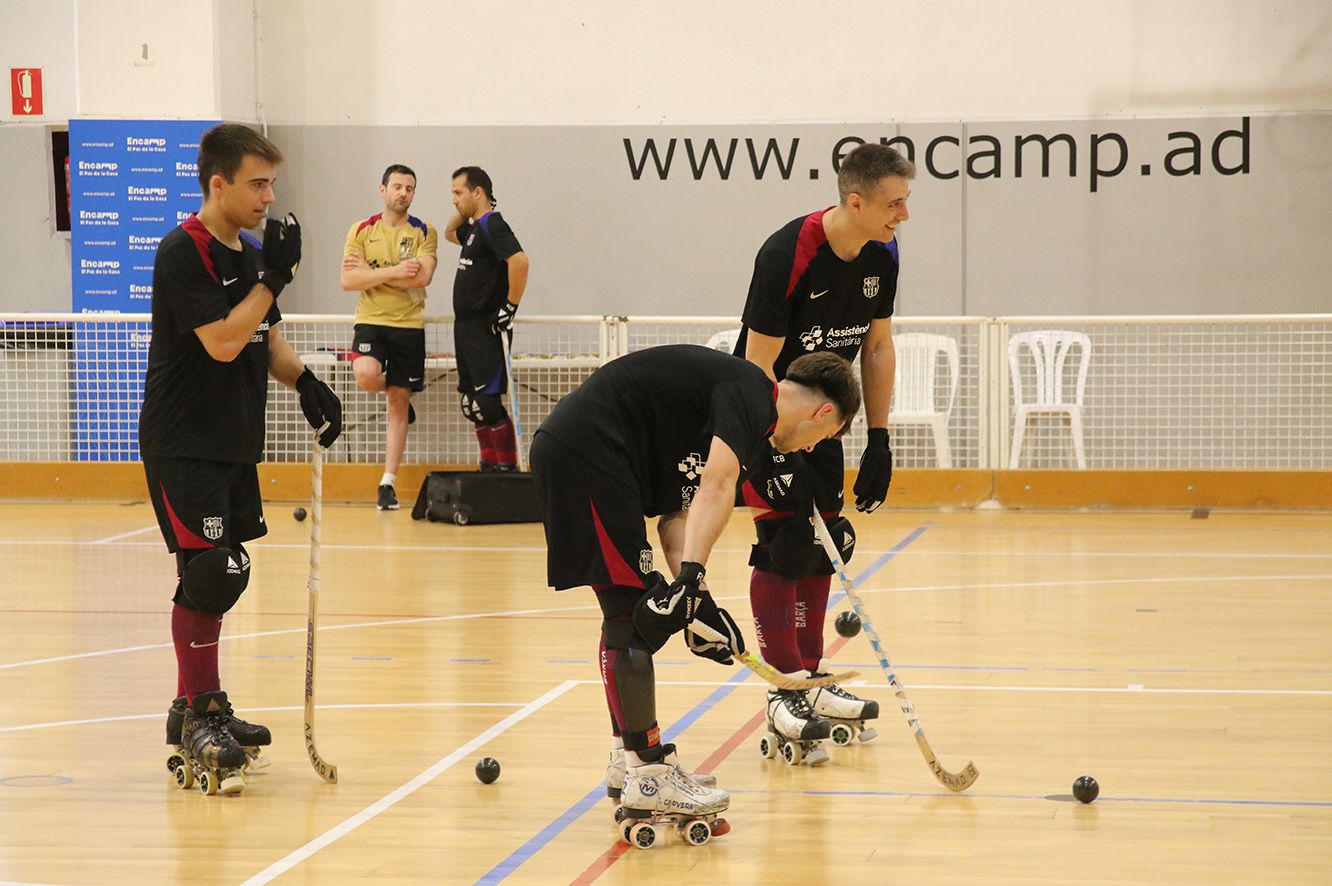 Unos jugadores del Barça de hockey patines entrenando en Complejo Deportivo y Sociocultural de Encamp