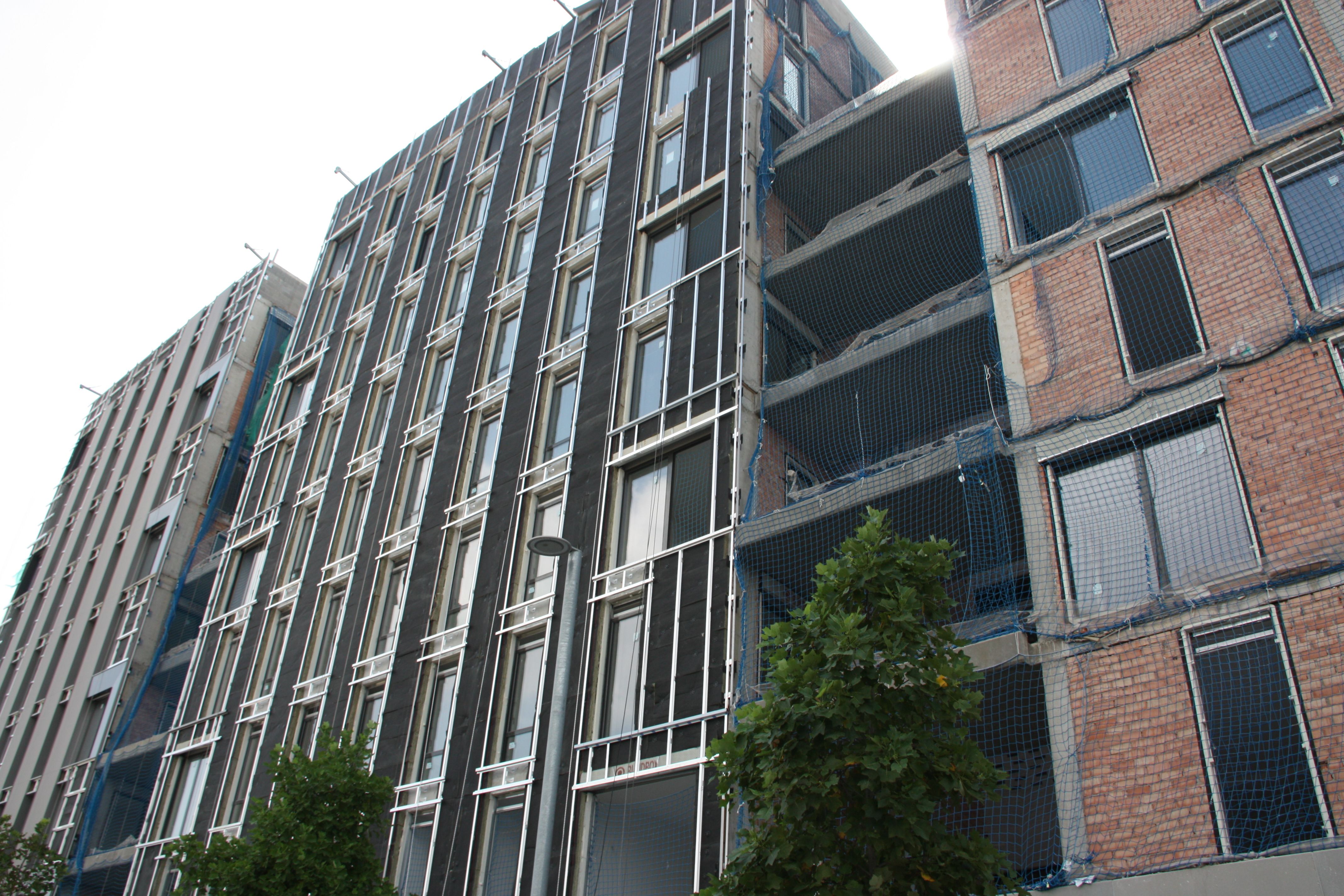 La construcció d'habitatge públic al barri de la Marina del Prat Vermell