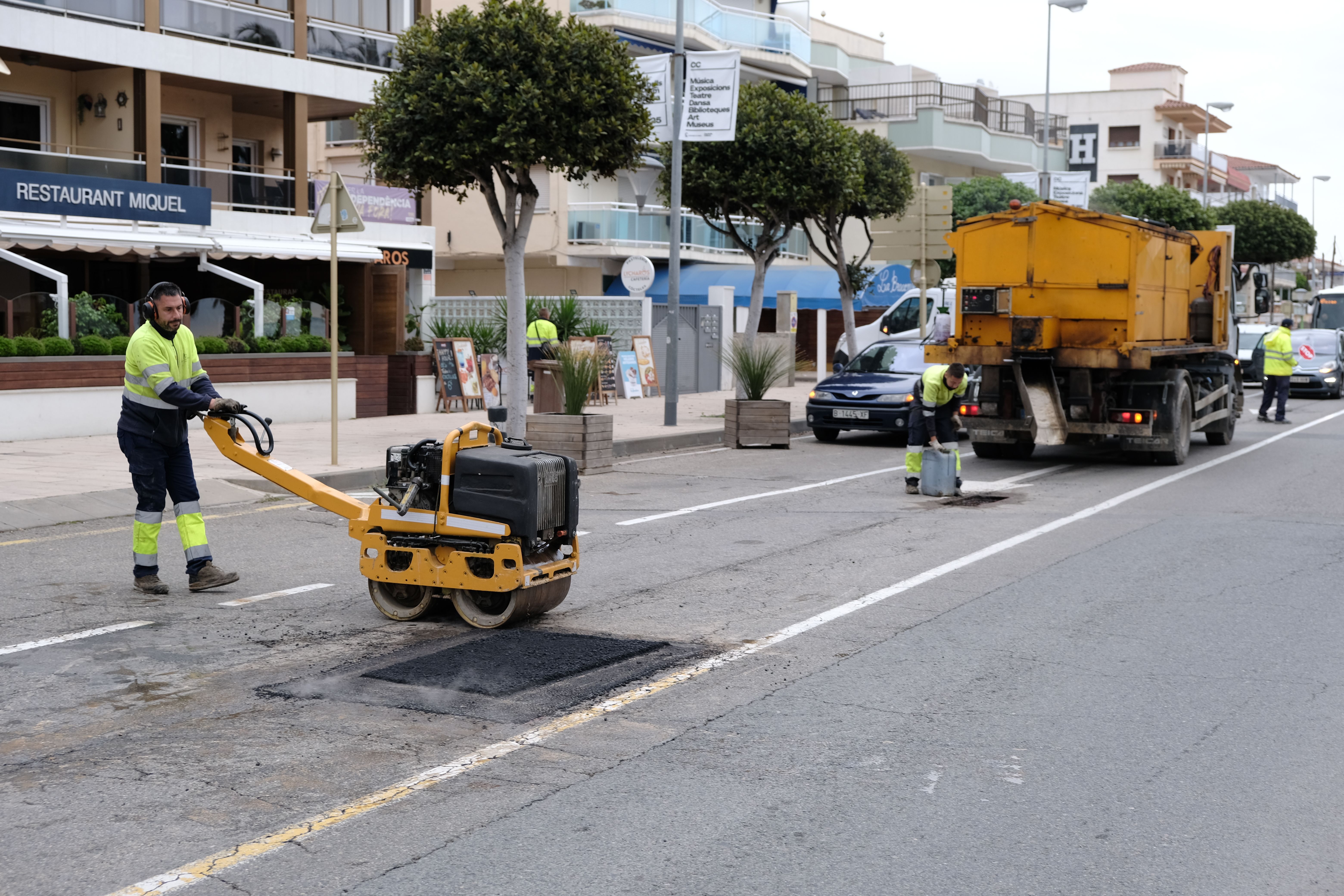 Renovació de paviment a l'avinguda Diputació de Cambrils