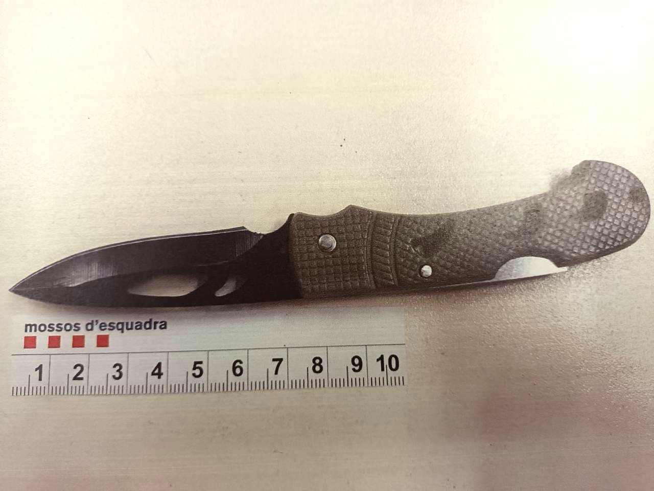 Imagen de archivo de una navaja decomisada por los Mossos d'Esquadra en Barcelona