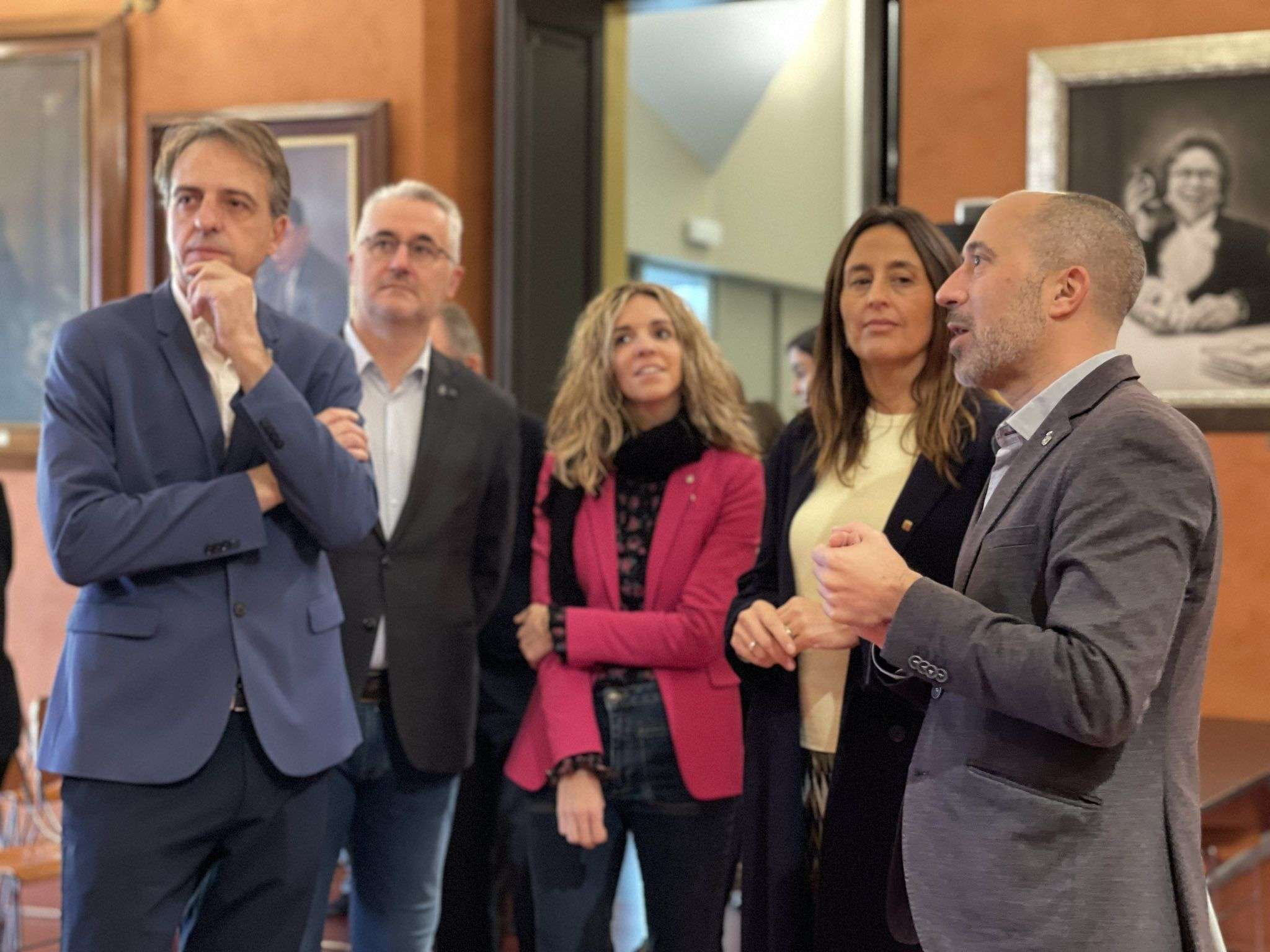 La consellera Esther Niubó visita el Ayuntamiento de Manresa 1