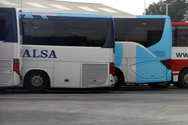 Autobuses de Alsa aparcados en las cocheras de Lleida
