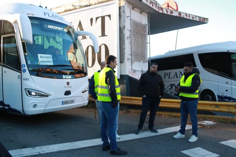Piquet a l'estació d'autobusos de Tarragona per la vaga de transports