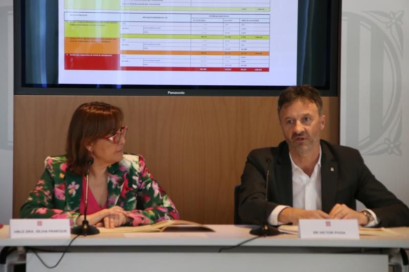 La portaveu de Territori i Habitatge, Sílvia Paneque, i el secretari del departament, Víctor Puga