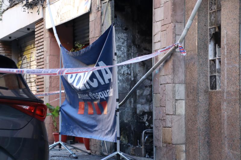 Incendi d'un baix a l'Hospitalet de Llobregat 2