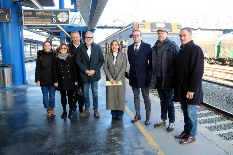 Autoritats al tren de l'RL4 de Lleida a Terrassa 1