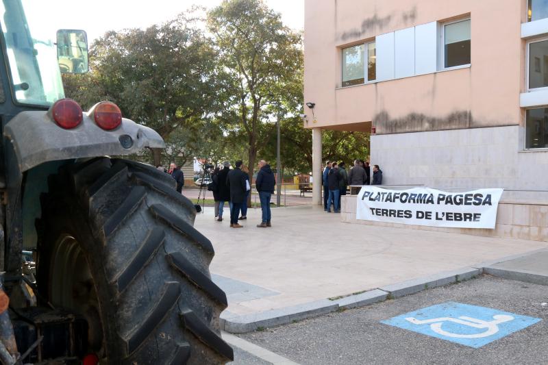 Pagesos protesten a Amposta