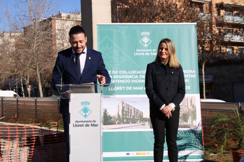 L'alcalde de Lloret de Mar, Adrià Lameles, i la consellera de Drets Socials i Inclusió, Mònica Martínez Bravo