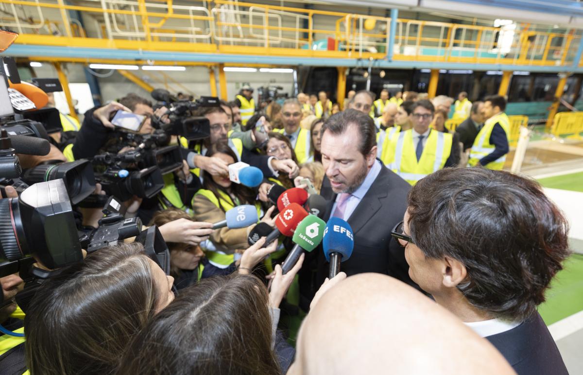 Óscar Puente i Salvador Illa visiten els nous trens de Rodalies a partir de 2026