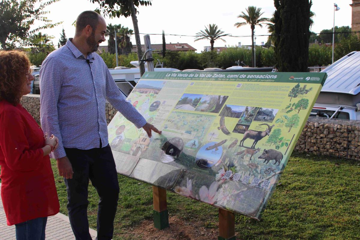 Roquetas estrena nuevos paneles turísticos