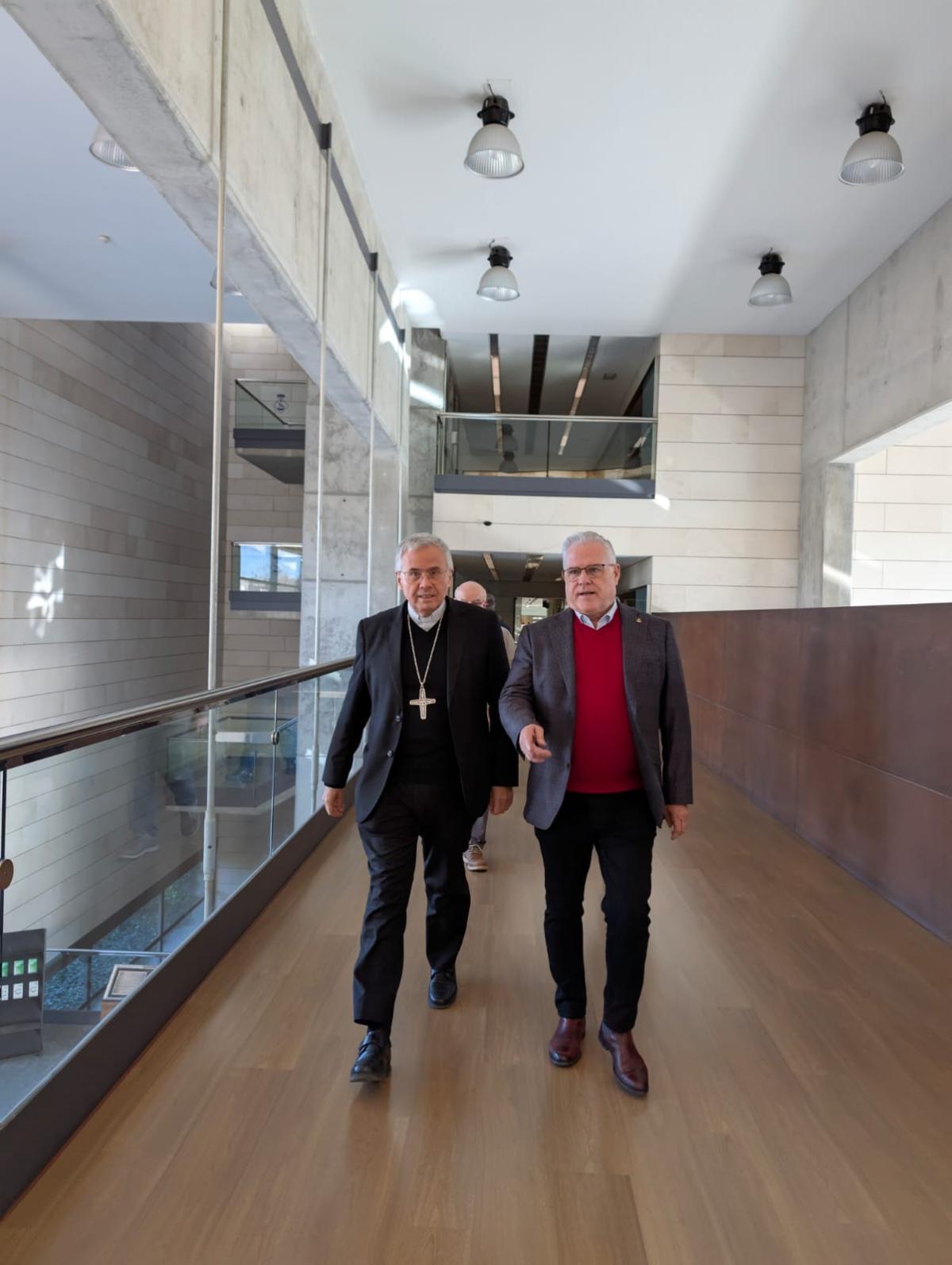 L'Arquebisbe de Tarragona Joan Planellas visita l'Ajuntament de Salou 1