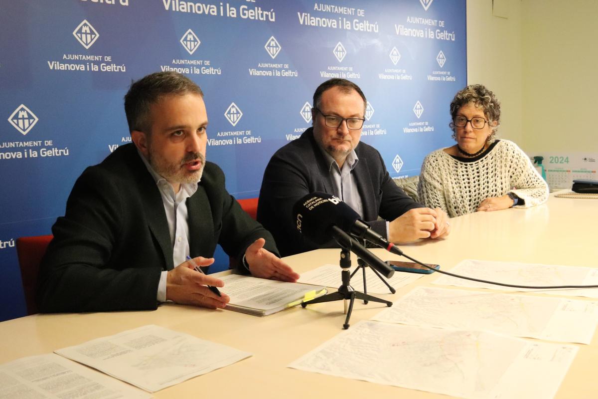 Gerard Llobet, Juan Luis Ruiz i Iolanda Sánchez presenten en roda de premsa l'avanç del nou POUM