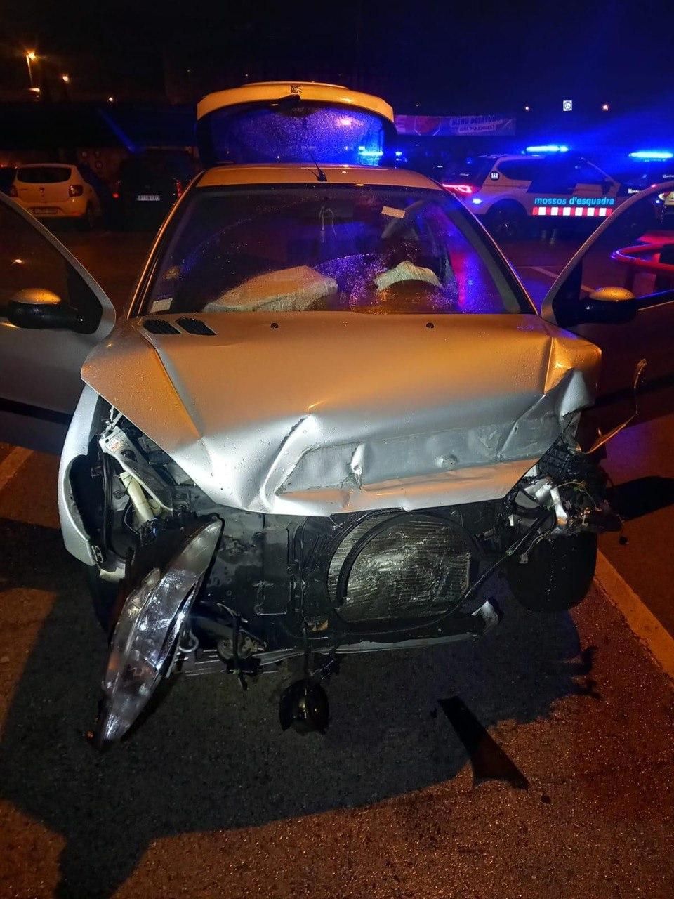 El cotxe accidentat a l'AP-7 a Castellbisbal - copia