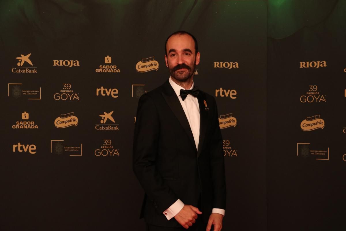 El guionista Eduard Sola a la catifa vermella dels Goya per la seva nominació a 'Casa en flames'