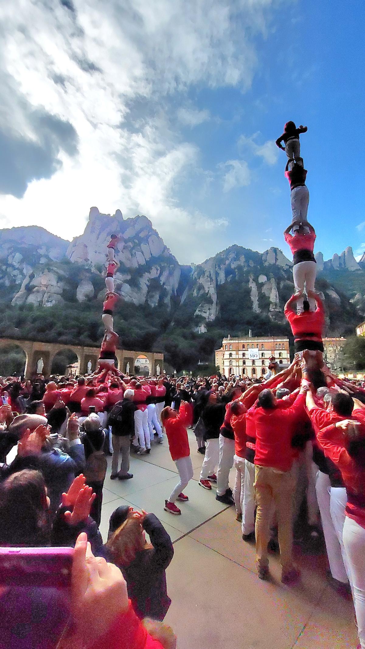 500 vallencs a Montserrat per commemorar el mil·lenari 3