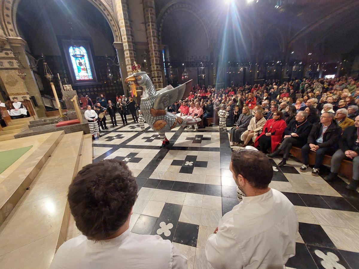 500 vallencs a Montserrat per commemorar el mil·lenari 3