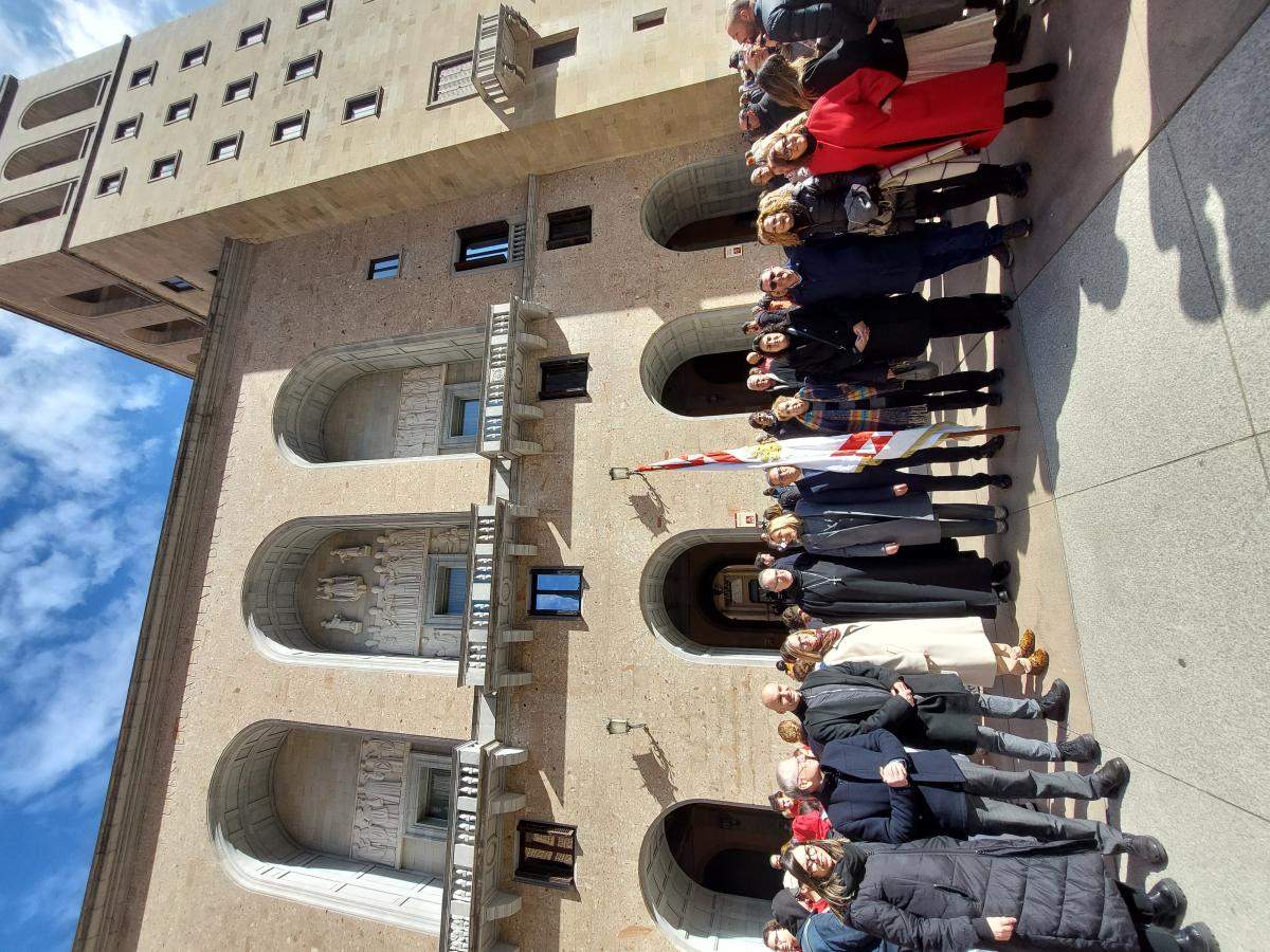 500 vallencs a Montserrat per commemorar el mil·lenari 3