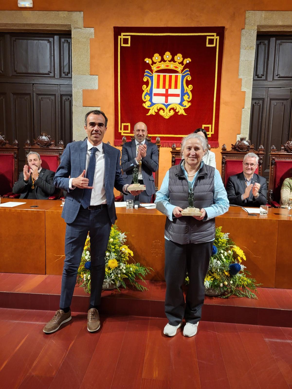 Lourdes Rossinyol I manel Deli durant el pregó de la Festa de la Llum de Manresa