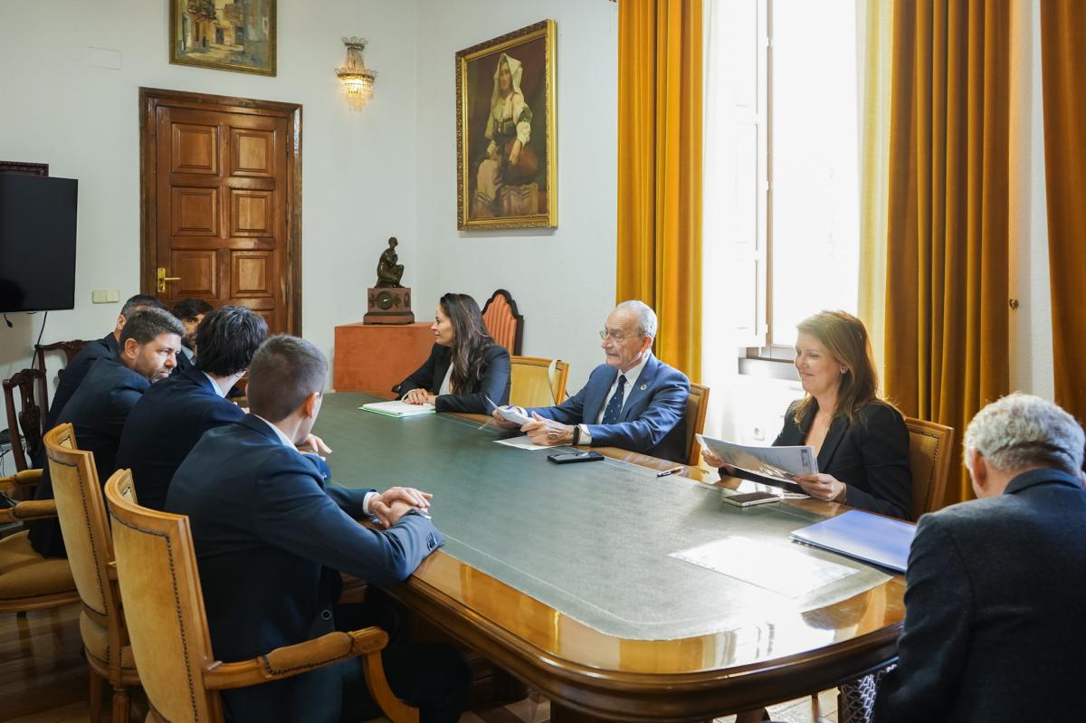 El cònsol major d'Andorra la Vella, Sergi González, i el conseller de Serveis Públics, Medi Ambient i Patrimoni Natural, Jordi Cabanes. visiten Màlaga 1