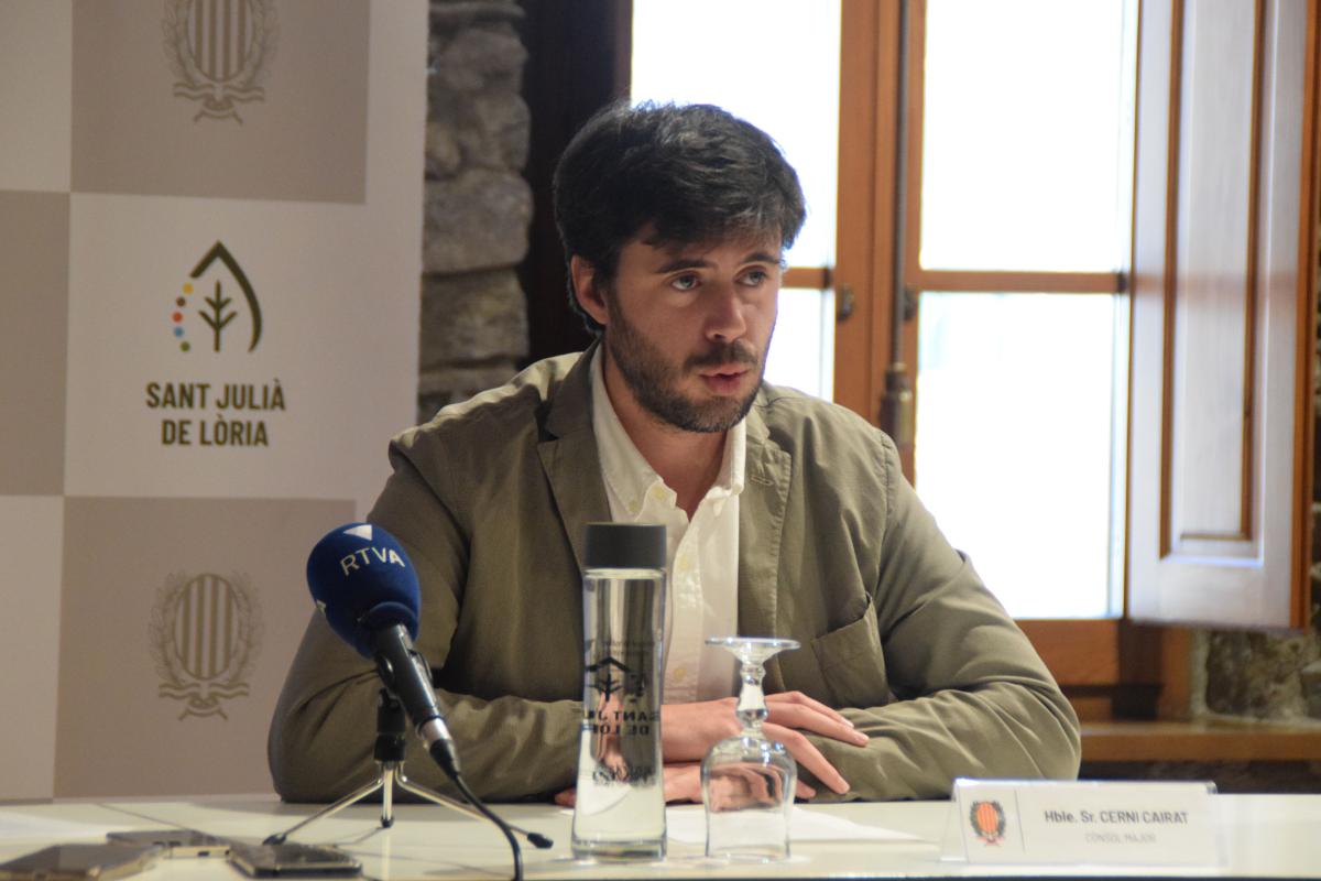 El cònsol major del comú de Sant Julià de Lòria, Cerni Cairat, en roda de premsa