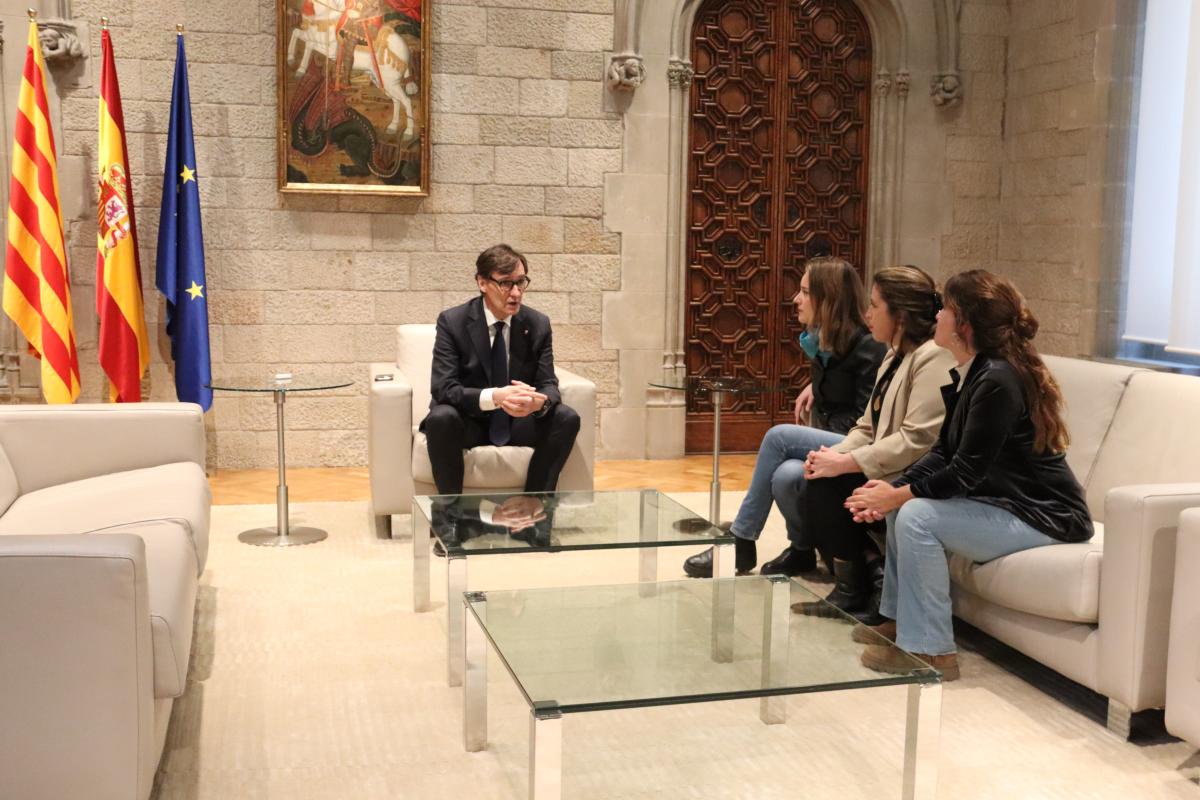 El president de la Generalitat, Salvador Illa, es reuneix amb Gemma Tarafa i Candela López, coordinadores dels Comuns, i Jéssica Albiach 1