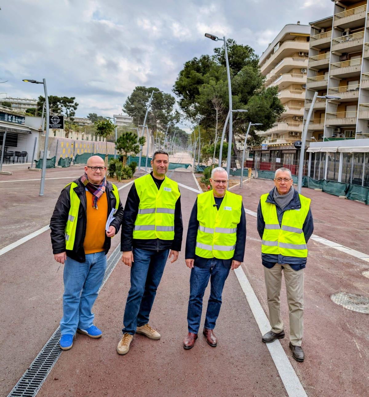 Pere Granados en las obras de peatonalización de la calle Carles Buïgas de Salou