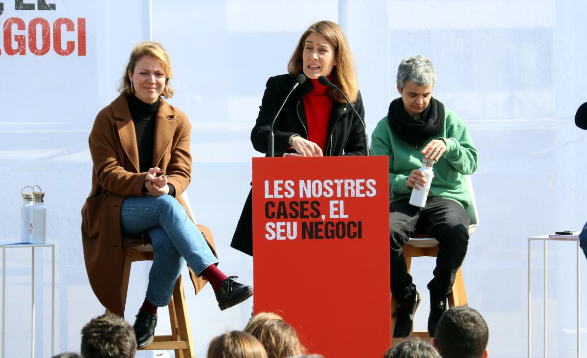 Jéssica Albiach durant la seva intervenció a l'acte dels Comuns sobre habitatge a Barcelona