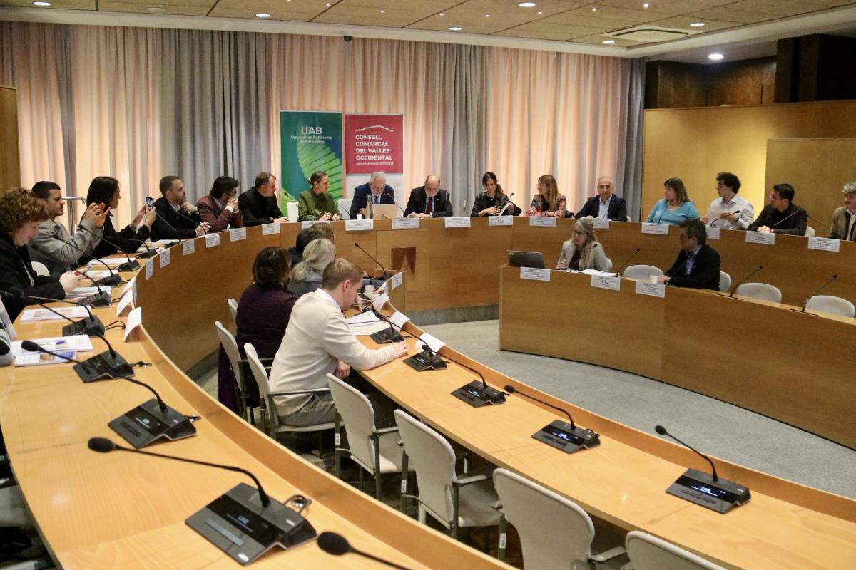 Consell d'Alcaldies del Vallès Occidental celebrat a la sala de juntes del Rectorat de la UAB