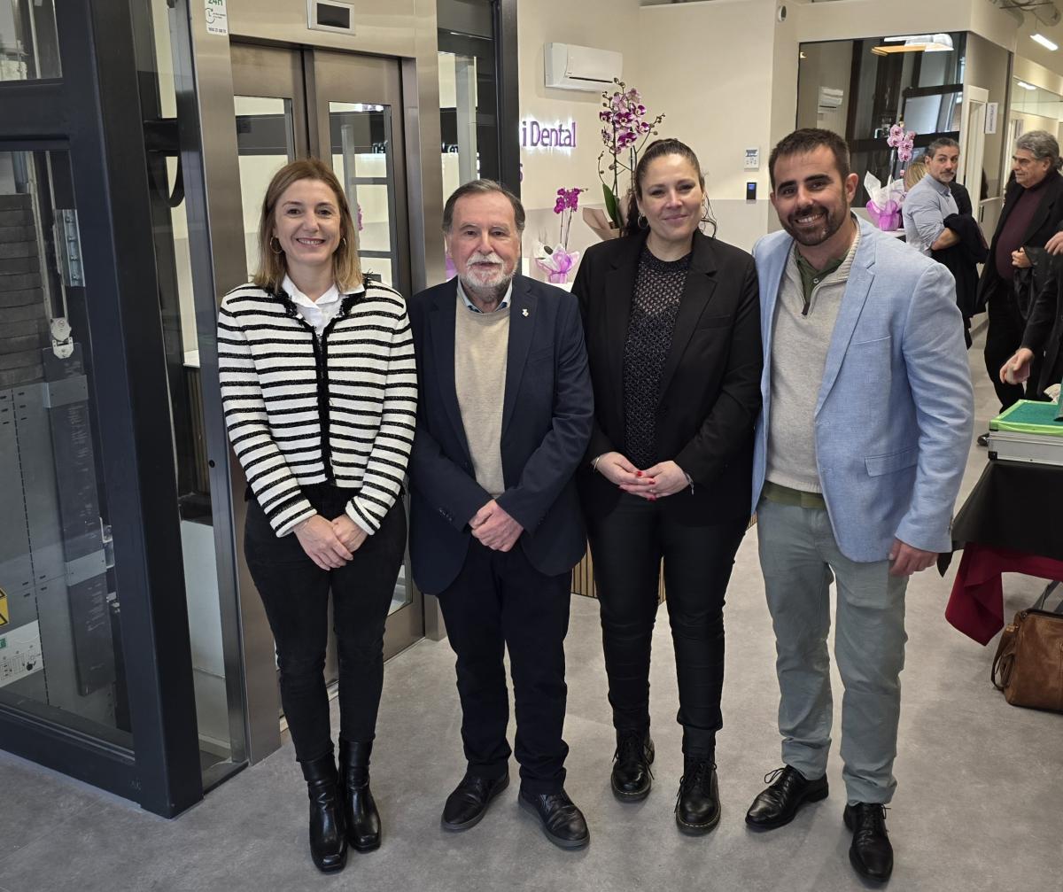 Inauguración de la ampliación del Centro Médico y Dental Paredes