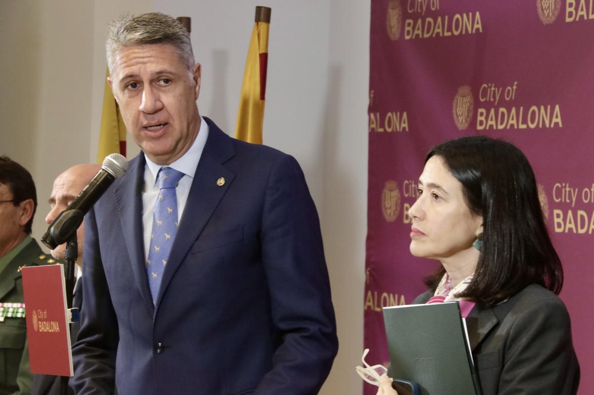 La consellera d'Interior, Núria Parlon, i l'alcalde de Badalona, Xavier Garcia Albiol 3