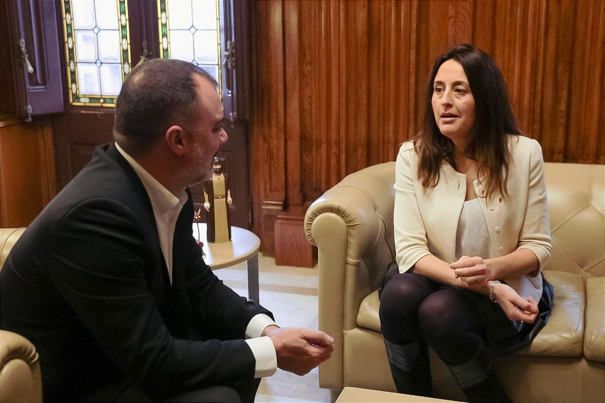 Jordi Ballart es reuneix amb la consellera d'Educació, Esther Niubó 1
