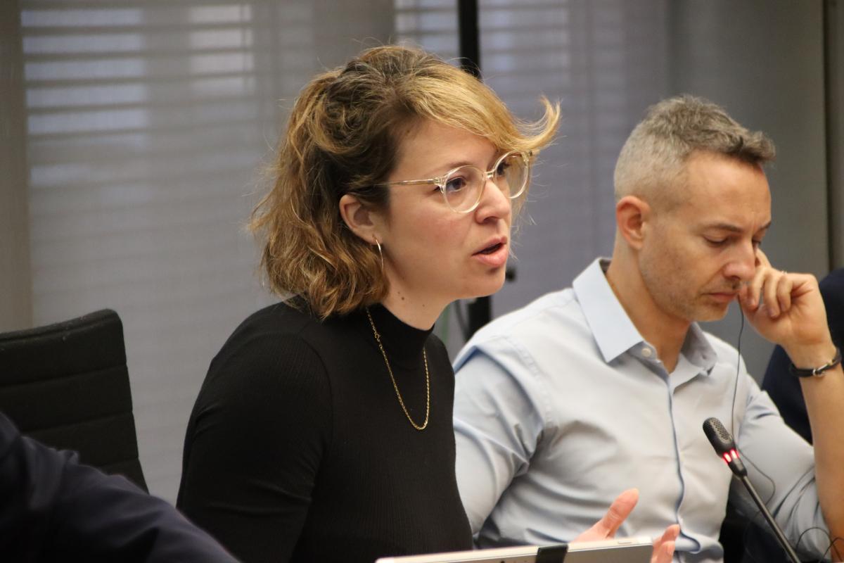 La presidenta de BComú, Janet Sanz, durant la seva intervenció