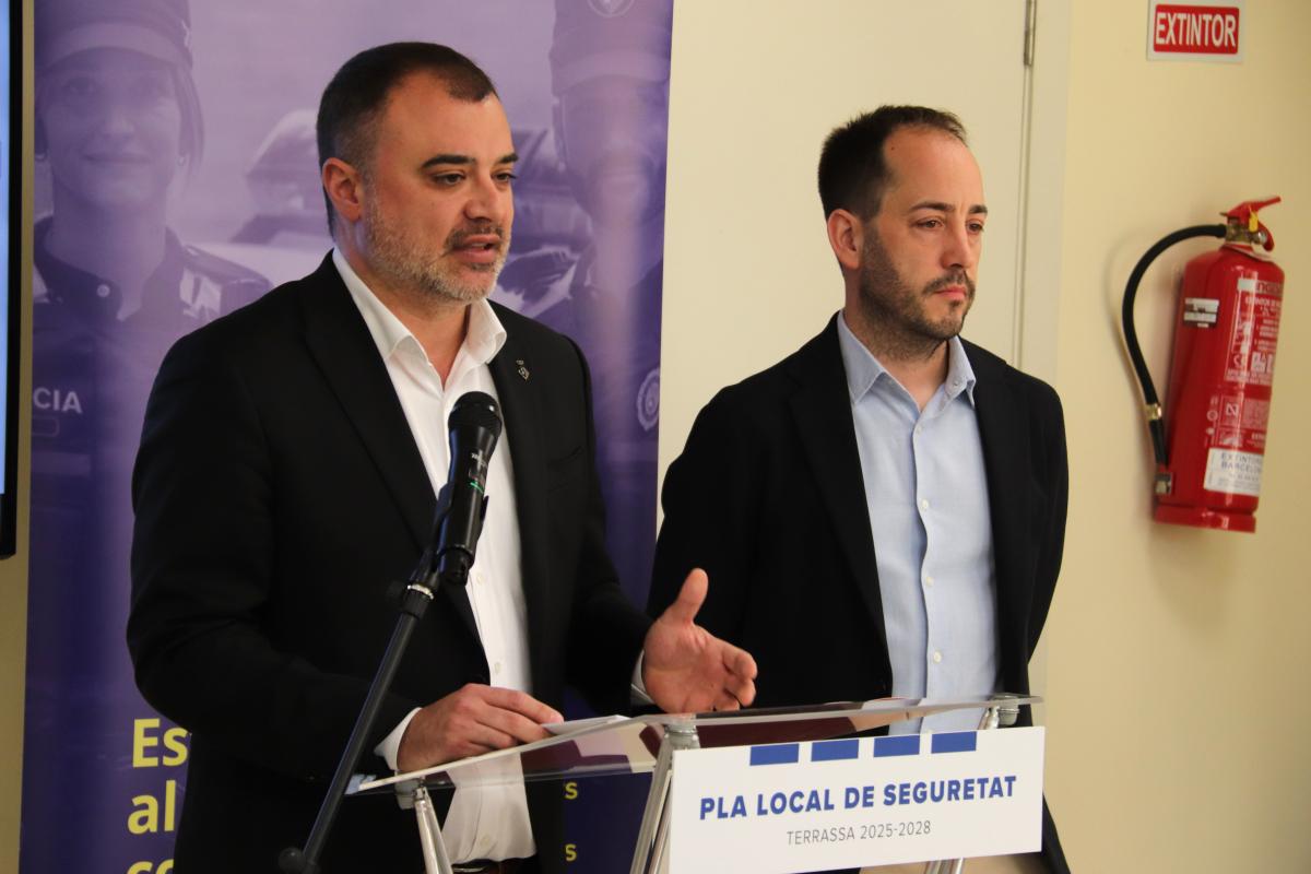 El alcalde Jordi Ballart y el teniente de alcalde Xavier Cardona en la presentación del Plan Local de Seguridad de Terrassa