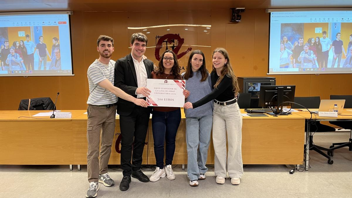 L’equip Mètode Socràtic, guanyadors de la Lliga de Debat Universitària a la URV