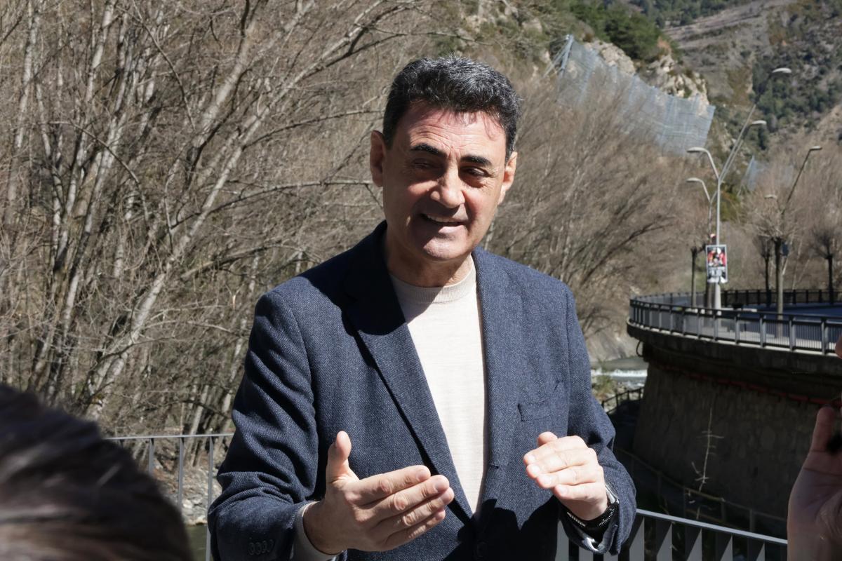 El ministre de Territori i Urbanisme, Raül Ferré, durant la visita a les obres del túnel de Rocafort 3