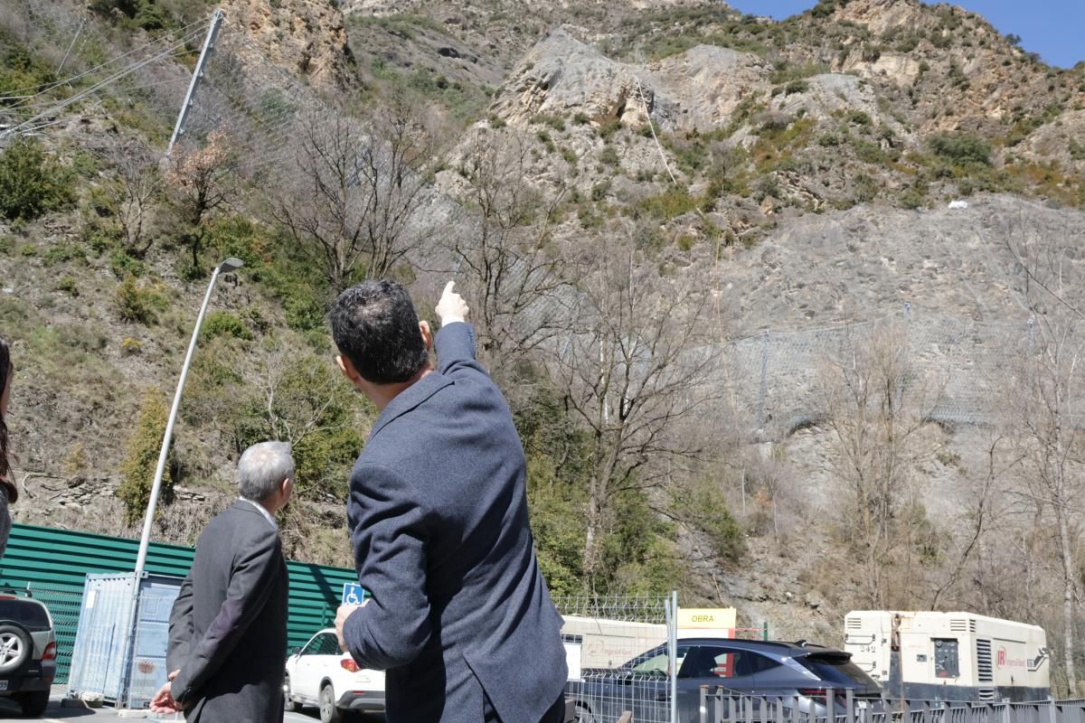 El ministre de Territori i Urbanisme, Raül Ferré, durant la visita a les obres del túnel de Rocafort 3