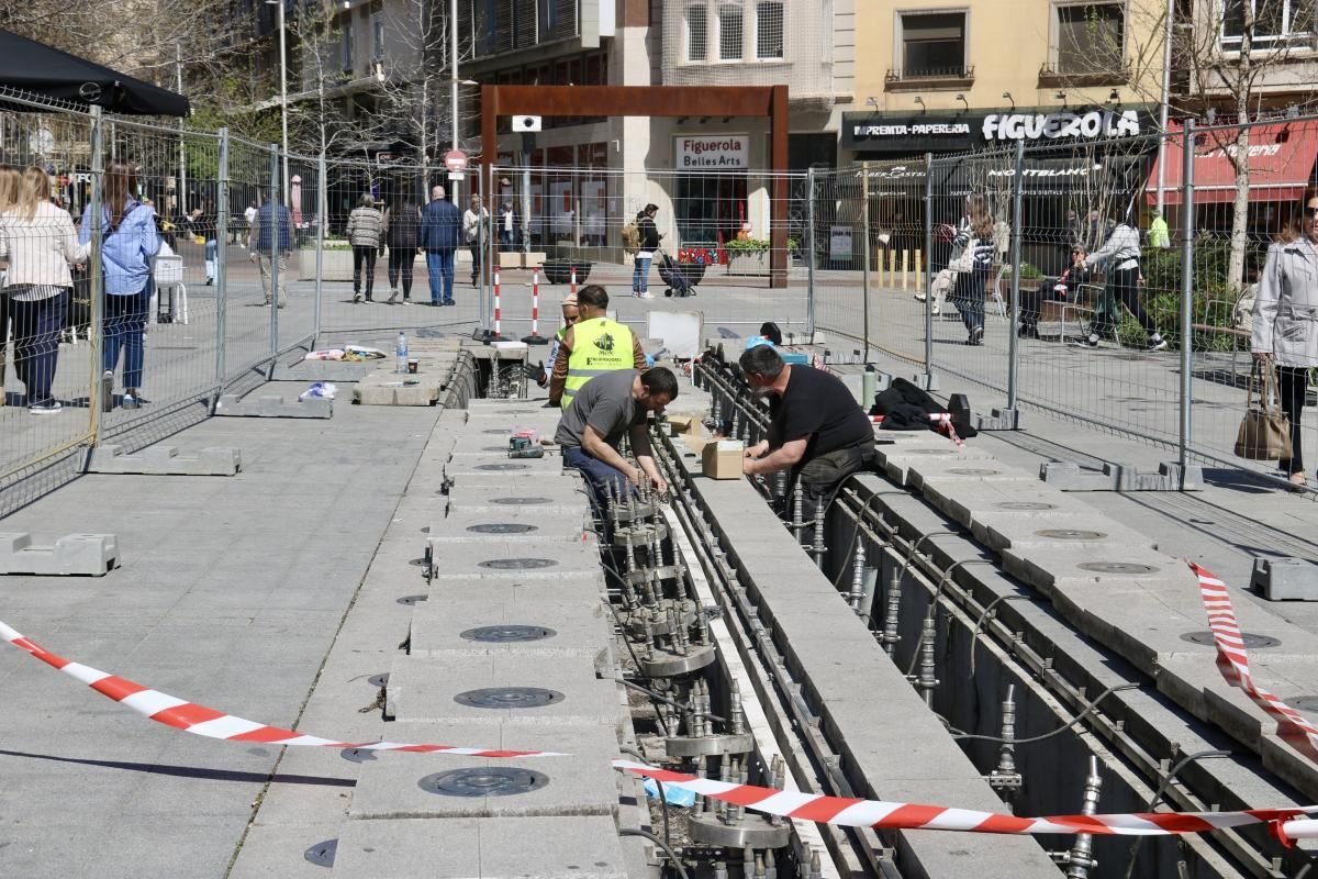 Treballs per posar a punt les fonts del passeig de la plaça Major de Sabadell