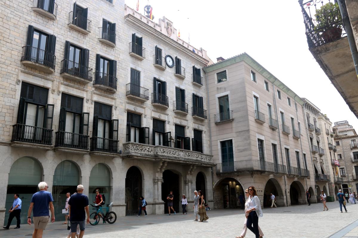 La façana de l'Ajuntament de Girona, a la plaça del Vi