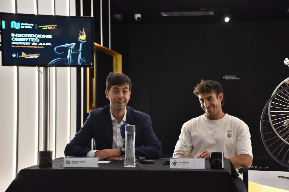 El cònsol major d'Andorra la Vella, Sergi González, i l'esquiador Joan Verdú 1