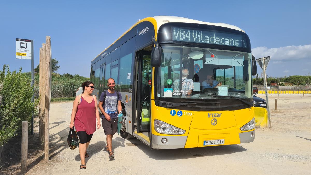 l'autobús local a la platja, el Vilabús 4 (VB4) de Viladecans